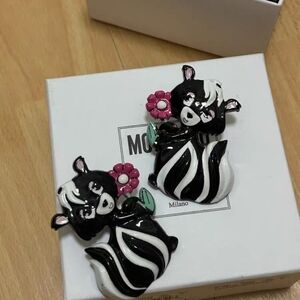 moschino skunk rare Huge unique earring Earclip Cute